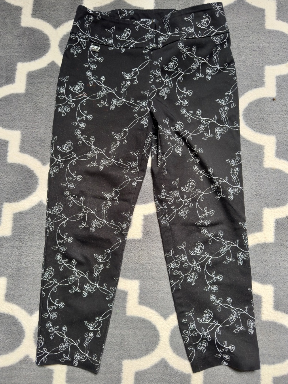 Lisette Montreal Cropped Pants